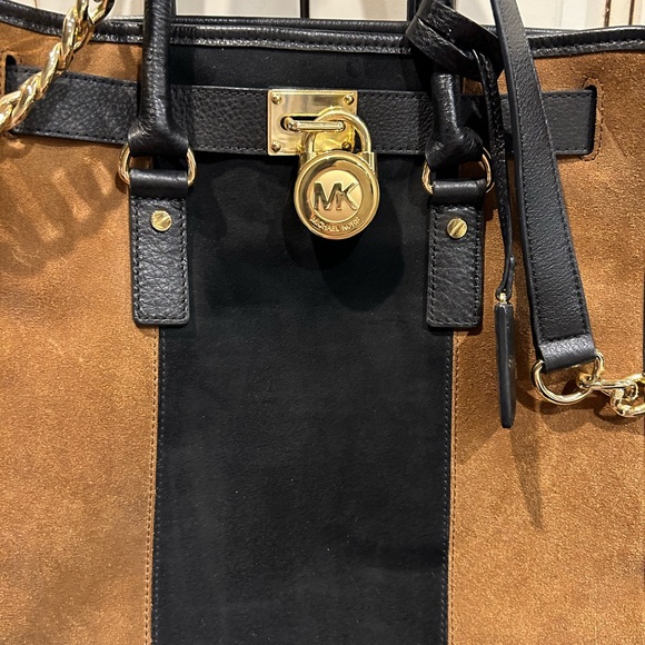 Michael Kors East West Hampton Bag. Suede & Leather - Picture 2 of 3